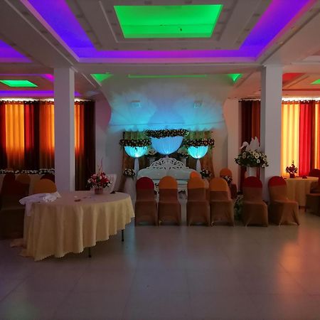 Avanya Hotel And Reception Hall Angunakolapelessa ภายนอก รูปภาพ