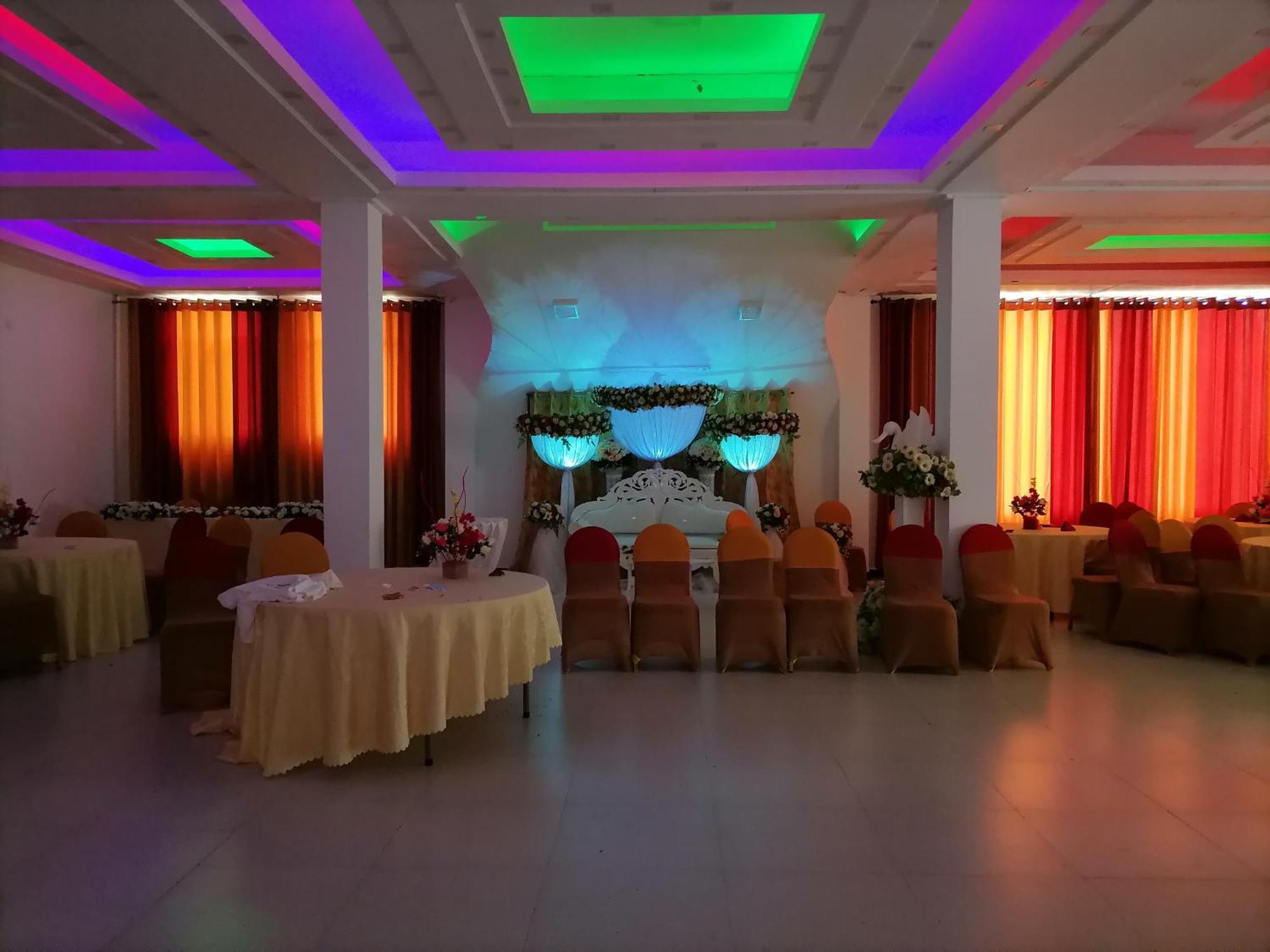 Avanya Hotel And Reception Hall Angunakolapelessa ภายนอก รูปภาพ
