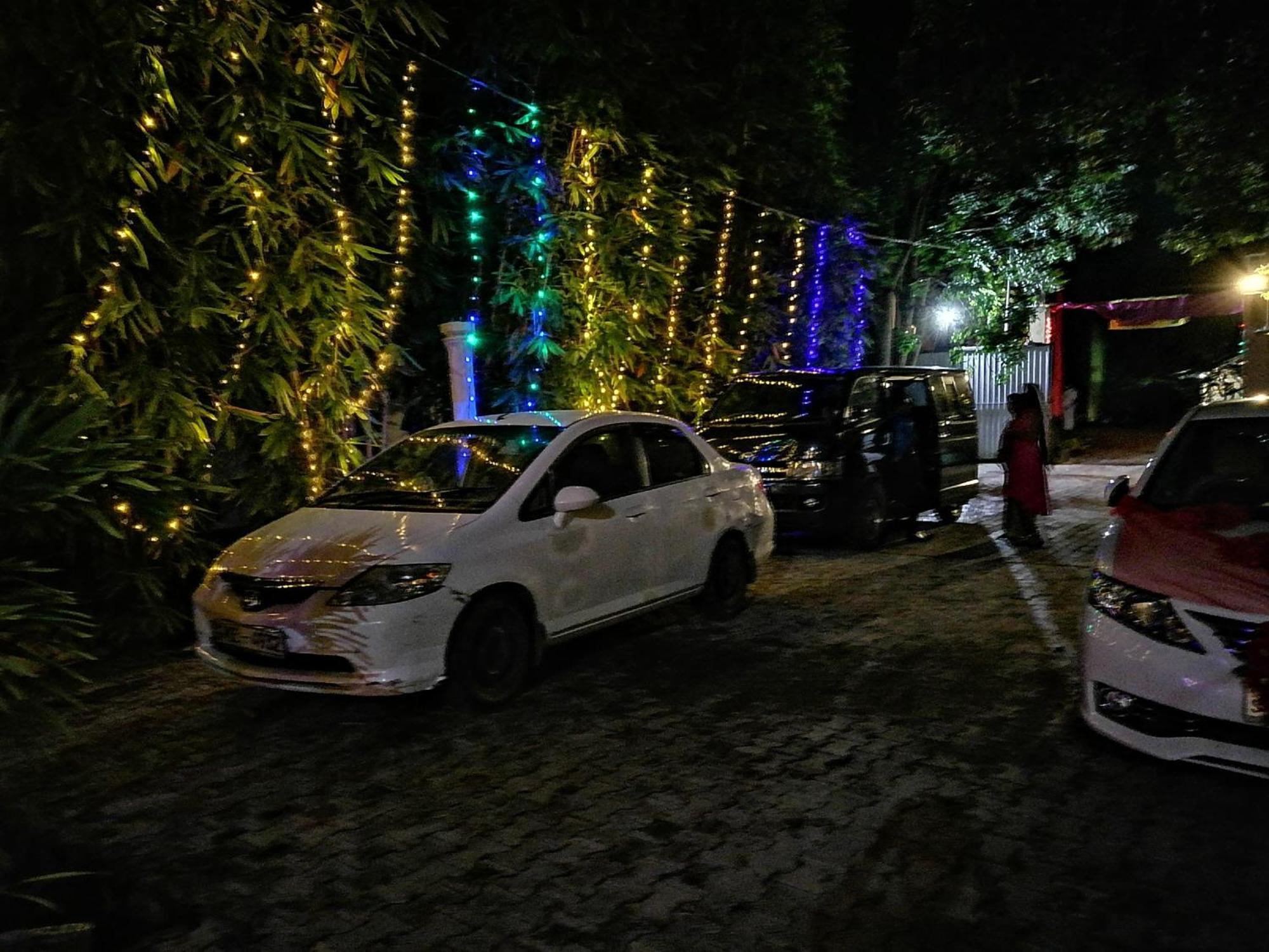 Avanya Hotel And Reception Hall Angunakolapelessa ภายนอก รูปภาพ