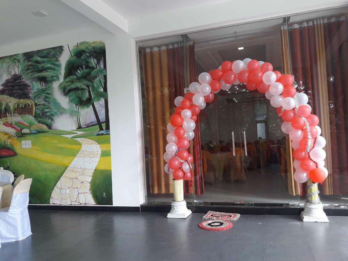Avanya Hotel And Reception Hall Angunakolapelessa ภายนอก รูปภาพ