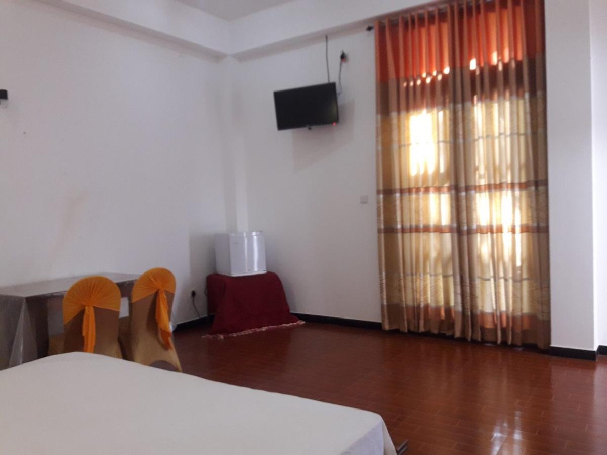 Avanya Hotel And Reception Hall Angunakolapelessa ภายนอก รูปภาพ